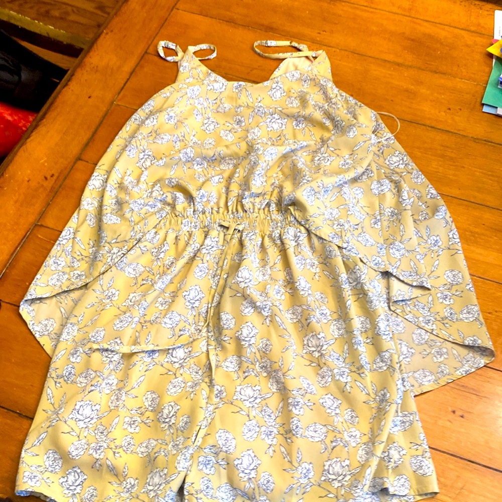 Flower patterned romper